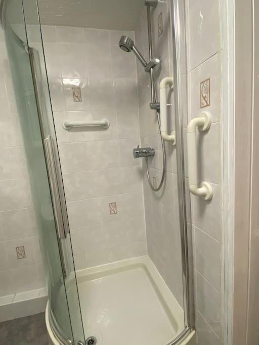 3 Bedroom Home-Инверкитинг Экстерьер фото